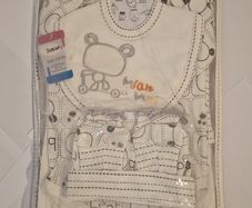 BNIB Juniors 10-Piece Baby Gift Set - Neutral Bear (Newborn/0-3m)