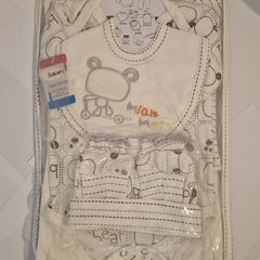 BNIB Juniors 10-Piece Baby Gift Set - Neutral Bear (Newborn/0-3m)
