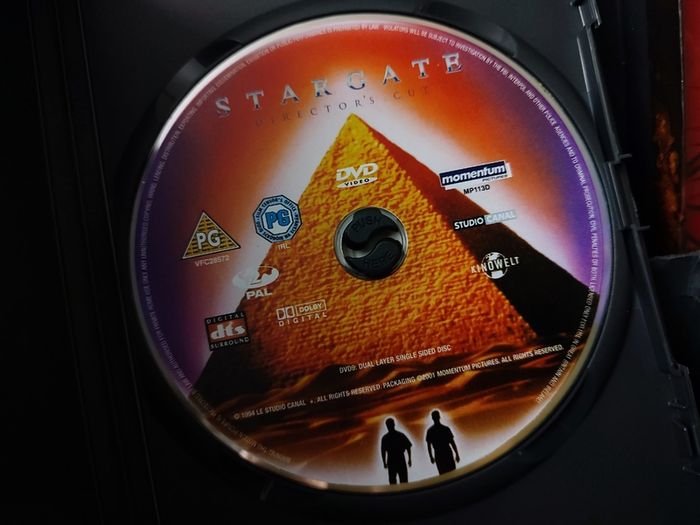 Stargate ! DVD ! Director's Cut ! Sci-Fi ! 2001 ! Kurt Russell !