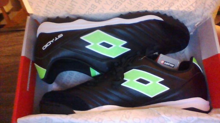 Lotto  stadio 300 II tf astro turf size 9.5