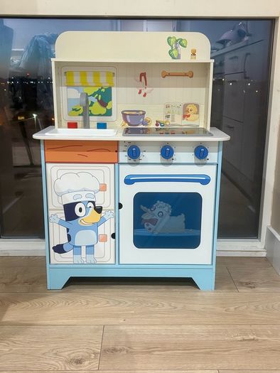 kids play kitchen