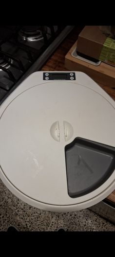 Cat Feeder