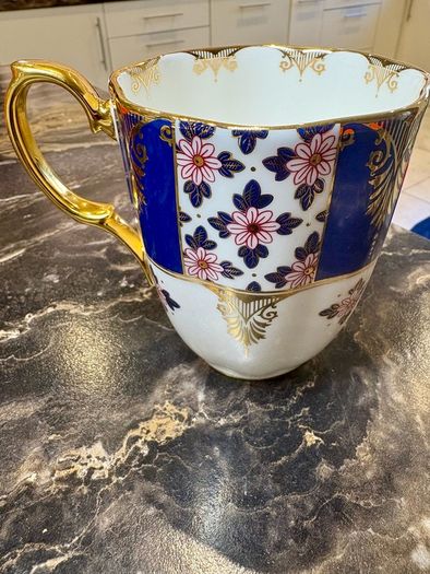 Royal Albert 100 Years Regency 1900 Mug