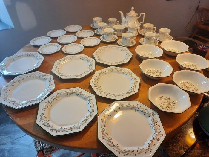 Eternal beau dinner set