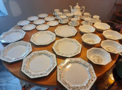 Eternal beau dinner set