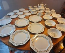 Eternal beau tea set with dinner plates