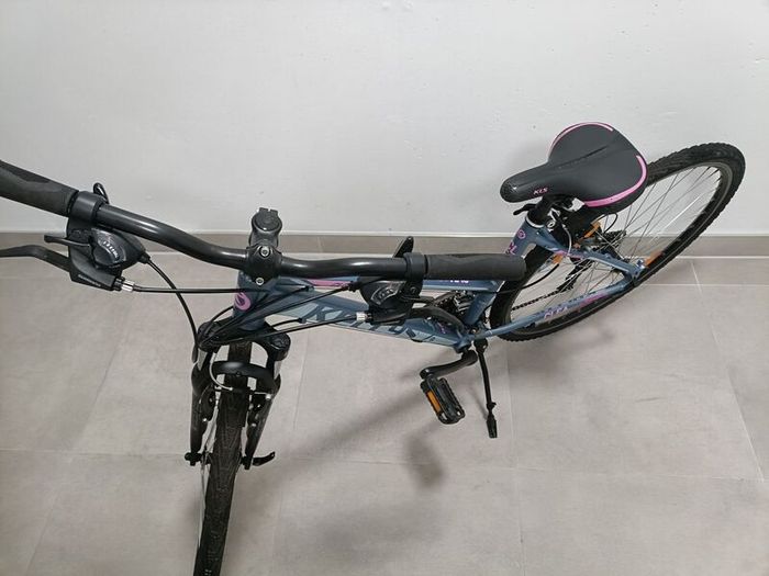 ladies bike Kelly's in mint condition.