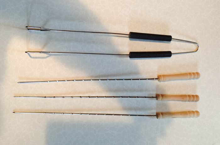 Kitchen Tongs & 3 Skewers (brand New).