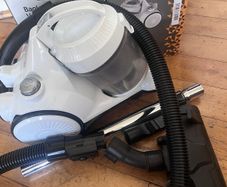 Bush bagless vacuum cleaner with box