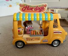 Sylvanian families hot dog van set