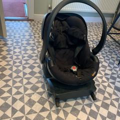Car Baby Seat & Isofix Base - BeSafe iZi Go