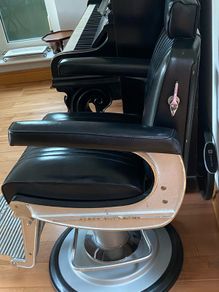 Belmont manual hydraulic chair