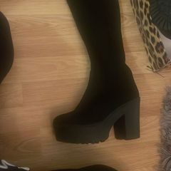 Knee boots