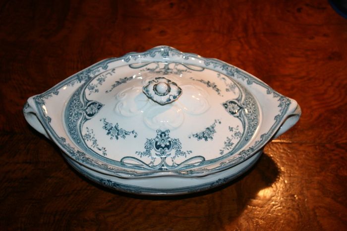 Antigue Porcelain Tureen