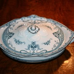 Antigue Porcelain Tureen