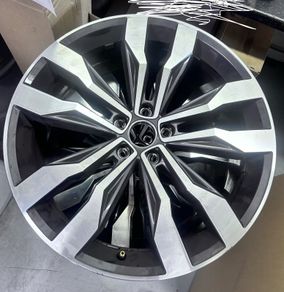 Set of Genuine 20" Vw  Suzuka alloy wheels