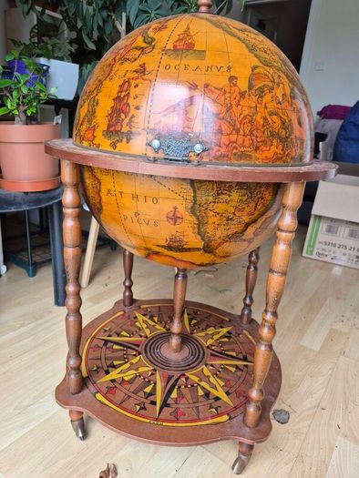 Globe Bar