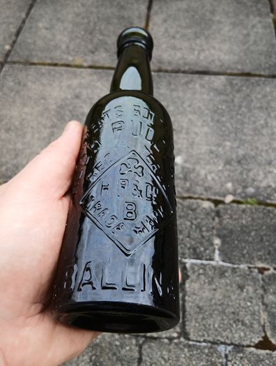 Hugh Ruddy & Co Ballina bottle