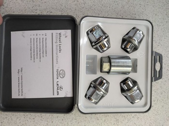 Car wheel locks
