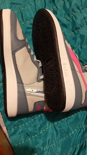 DIADORA high top Size 4-4.5
