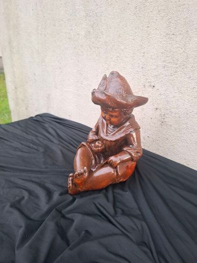 Large baby statue plaster possible to post