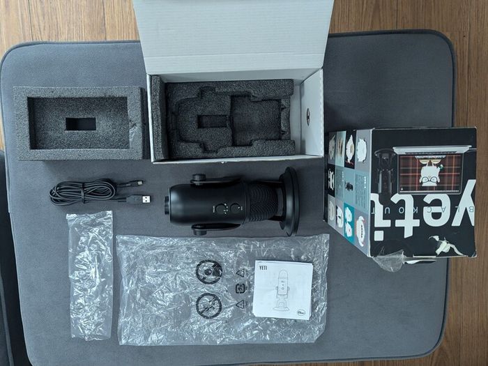 Blue Yeti Blackout USB microphone (new, open box)