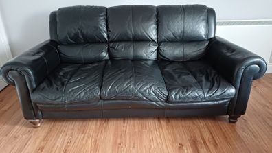 3 + 2 Leather Suite