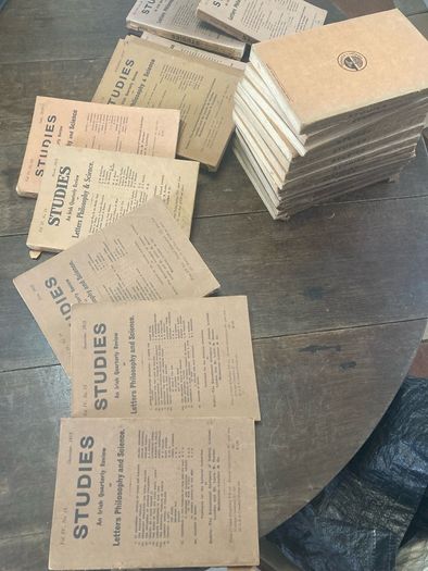 1915 - 1966 An Irish quarterly review magazin