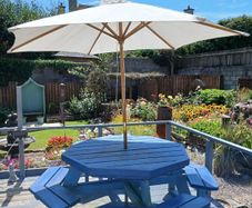 Garden Picnic Table +Parasol
