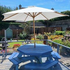 Garden Picnic Table +Parasol