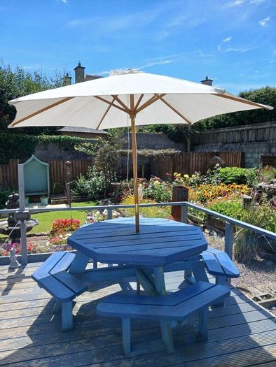 Garden Picnic Table +Parasol