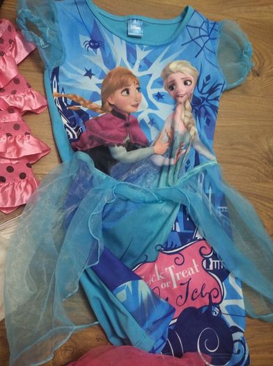 Halloween costumes, Fancy dresses 2-4
