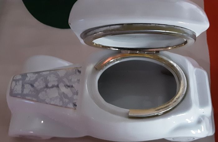 nice porcelain trinket car's