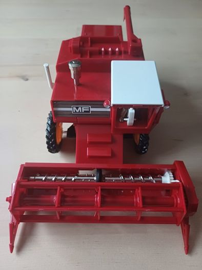 Britains Massey Ferguson Combine Harvester Farm Model Boxed MINT