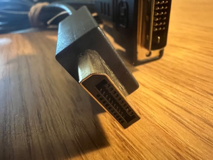 DVI to Display Port cable