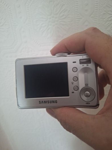 Samsung Digimax D60 6MP digital camera
