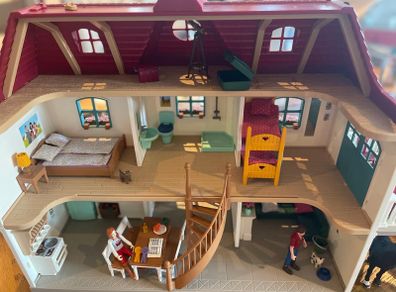 Schleich Horse Club house and stables