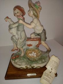 Giuseppe Armani Figurine Boy Girl "Courting" Couple with Chicken.