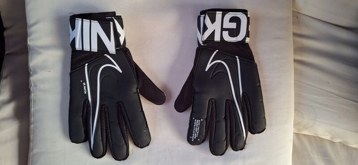 Nike football goalkeepers gloves