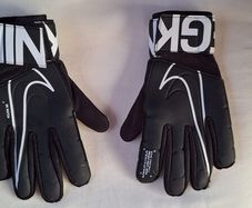 Nike football goalkeepers gloves