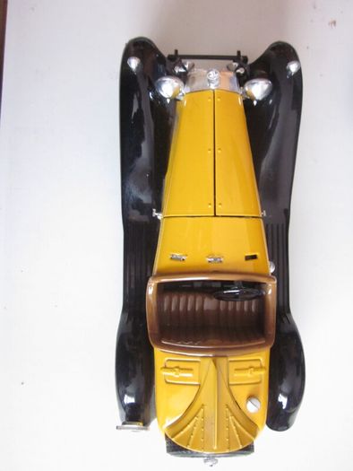 Burago Alfa Romeo 2300 Spider 1932, Diecast Model Car 1/18
