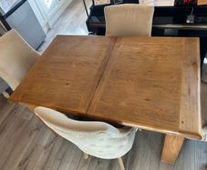 Dining table (extendable) with four velvet dining chairs