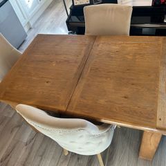 Dining table (extendable) with four velvet dining chairs