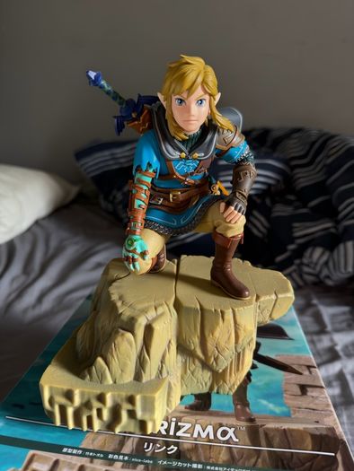 zelda statue