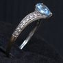 Vintage 9ct White Gold Blue Heart Ring Image 3