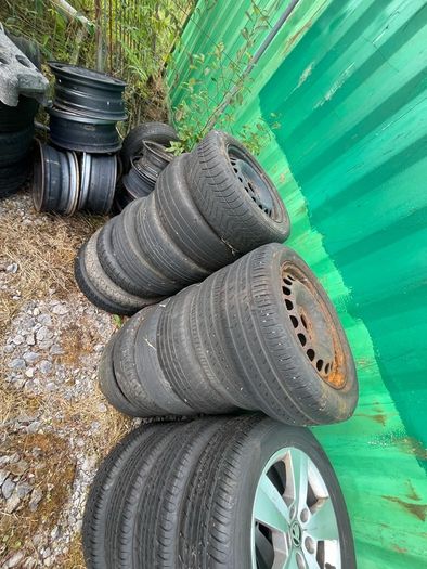 Spare wheels and wheels for plastic covers