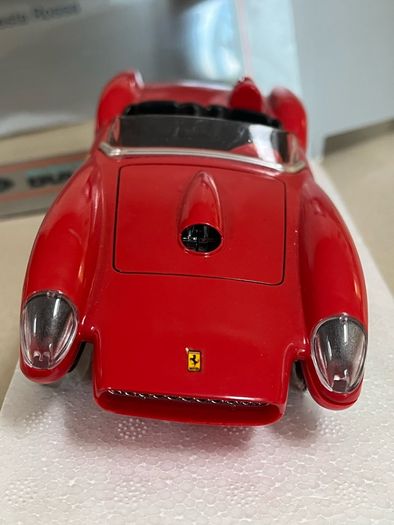Ferrari Testarossa 250 Scale 1/24 Ford Dealer Burago