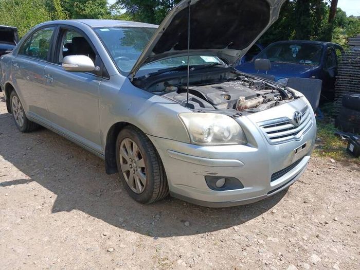 08 avensis breaking