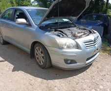 08 avensis breaking