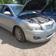 08 avensis breaking